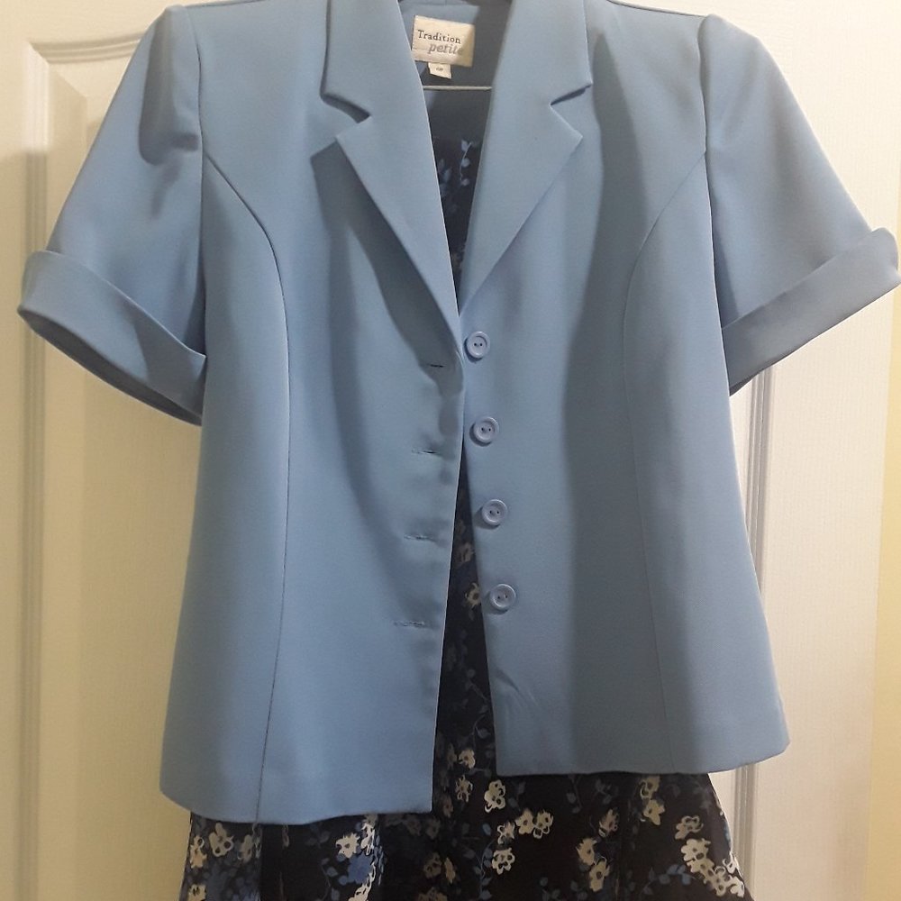Blue short sleeve jacket, matching skirt and tank top, size 8P